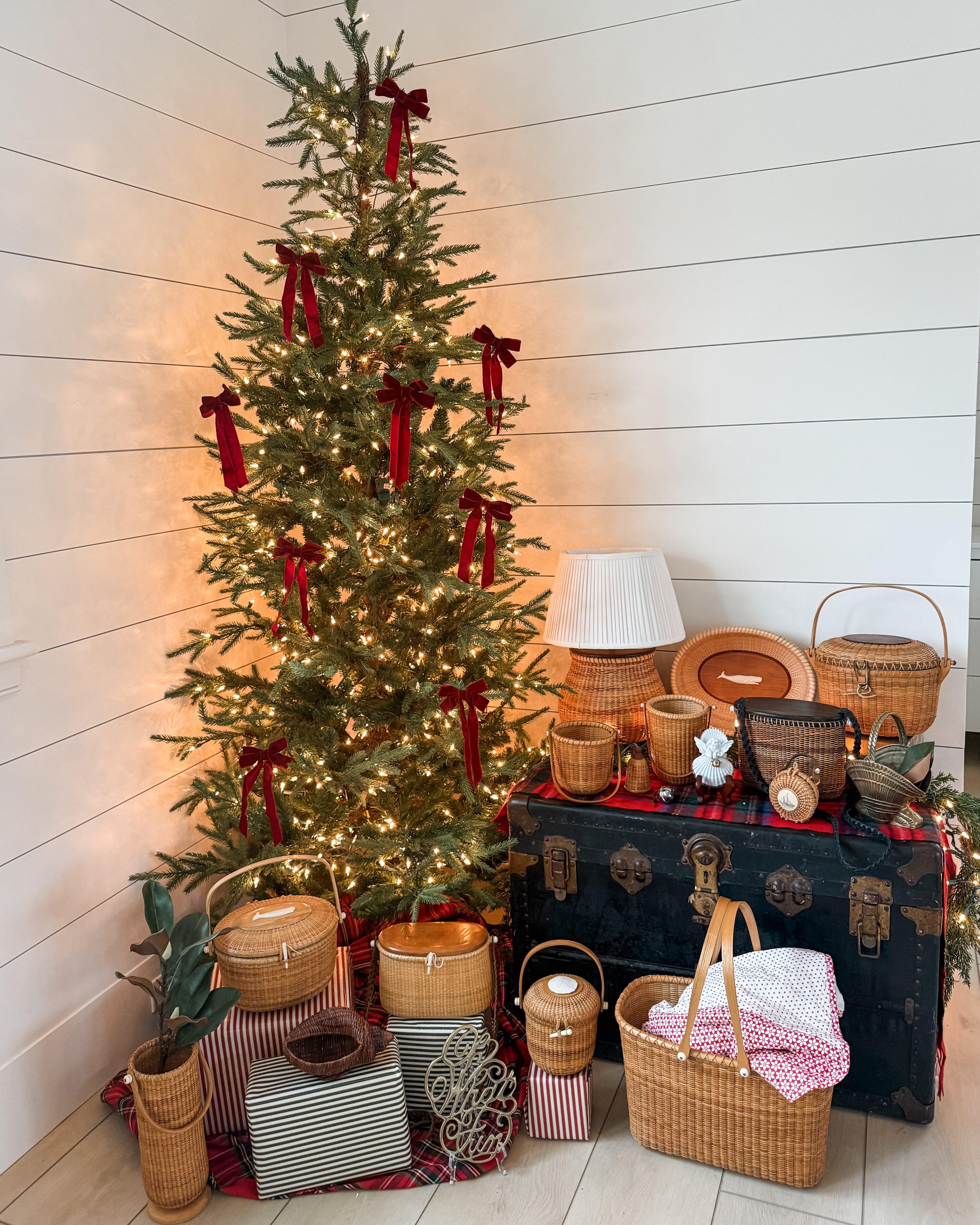 Holiday Vintage Basket and Home Decor Collection