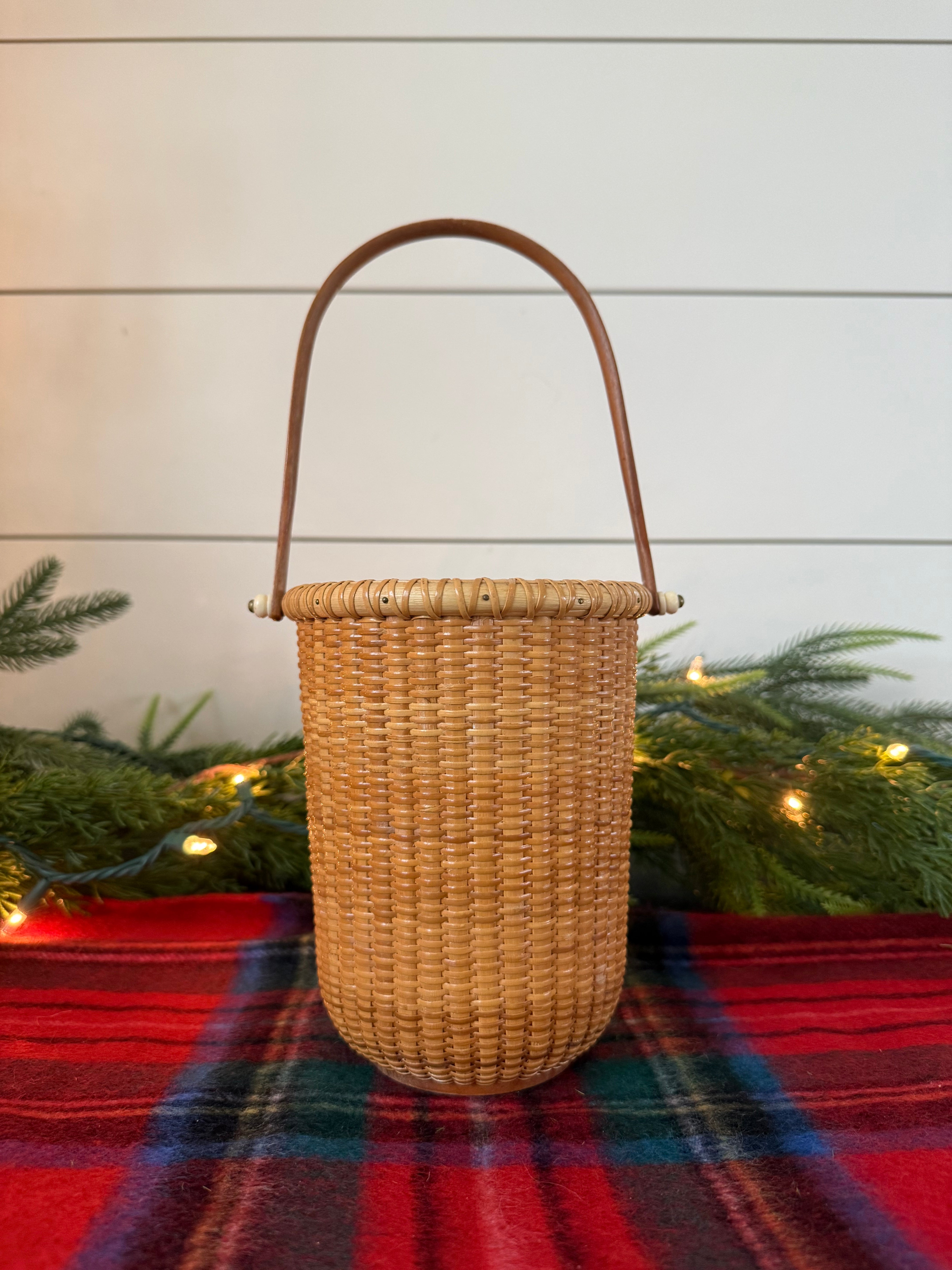 Medium Nantucket Wine Basket / Vase