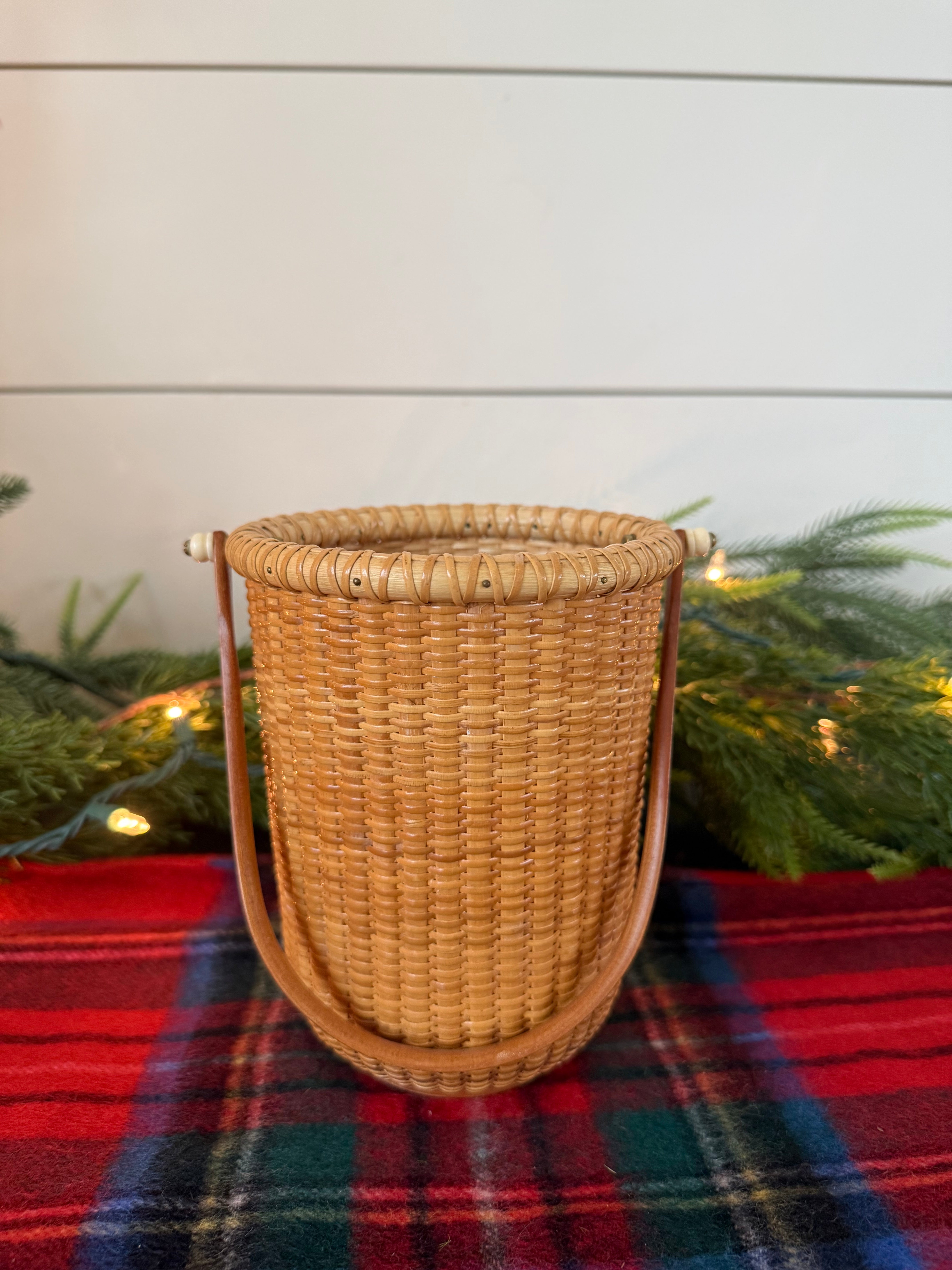 Medium Nantucket Wine Basket / Vase